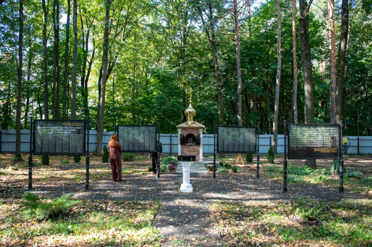 Владыка Тихон освятил часовню в память о жертвах политических репрессий