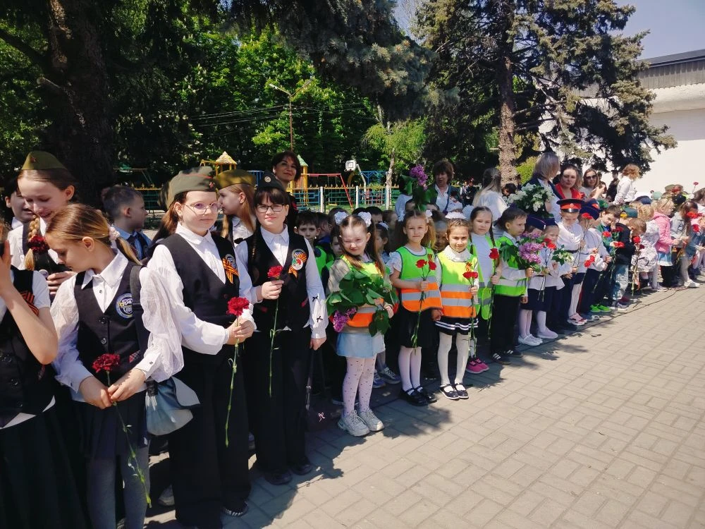 Воспитанники подготовительных групп МБ ДОУ 19 были приглашены на Митинг, проводимый ДК ...
