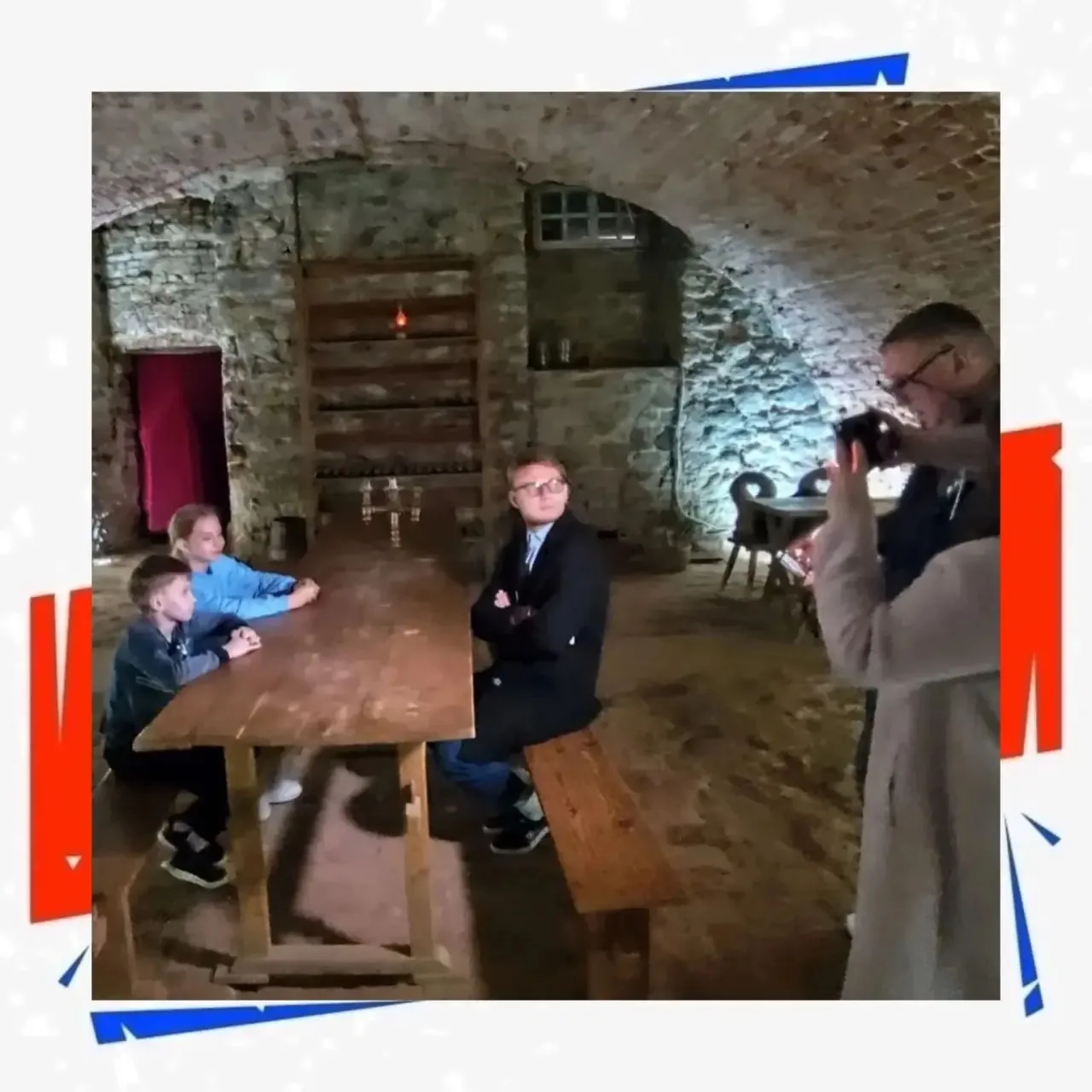 НАШИ ЛИЦЕИСТЫ В КАДРЕ! 🎤🎬  Ученица 5 «В» класса Екатерина Владимирская приняла участие в съемках поз