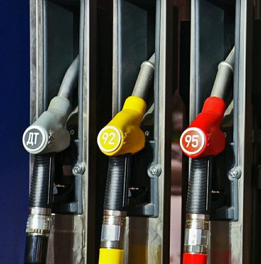 ⛽️Дополнительное топливо направят в Сибирь и на Дальний Восток

Ситуация с бензином остаётся непрост