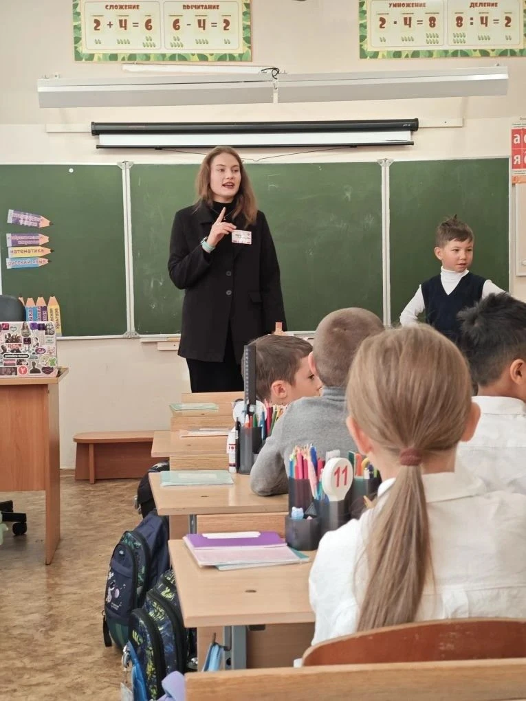 ❗️Всем привет❗️Мы - 10В класс.  Мы очень разные, но очень дружные. Мы активные и веселые. Любим теат