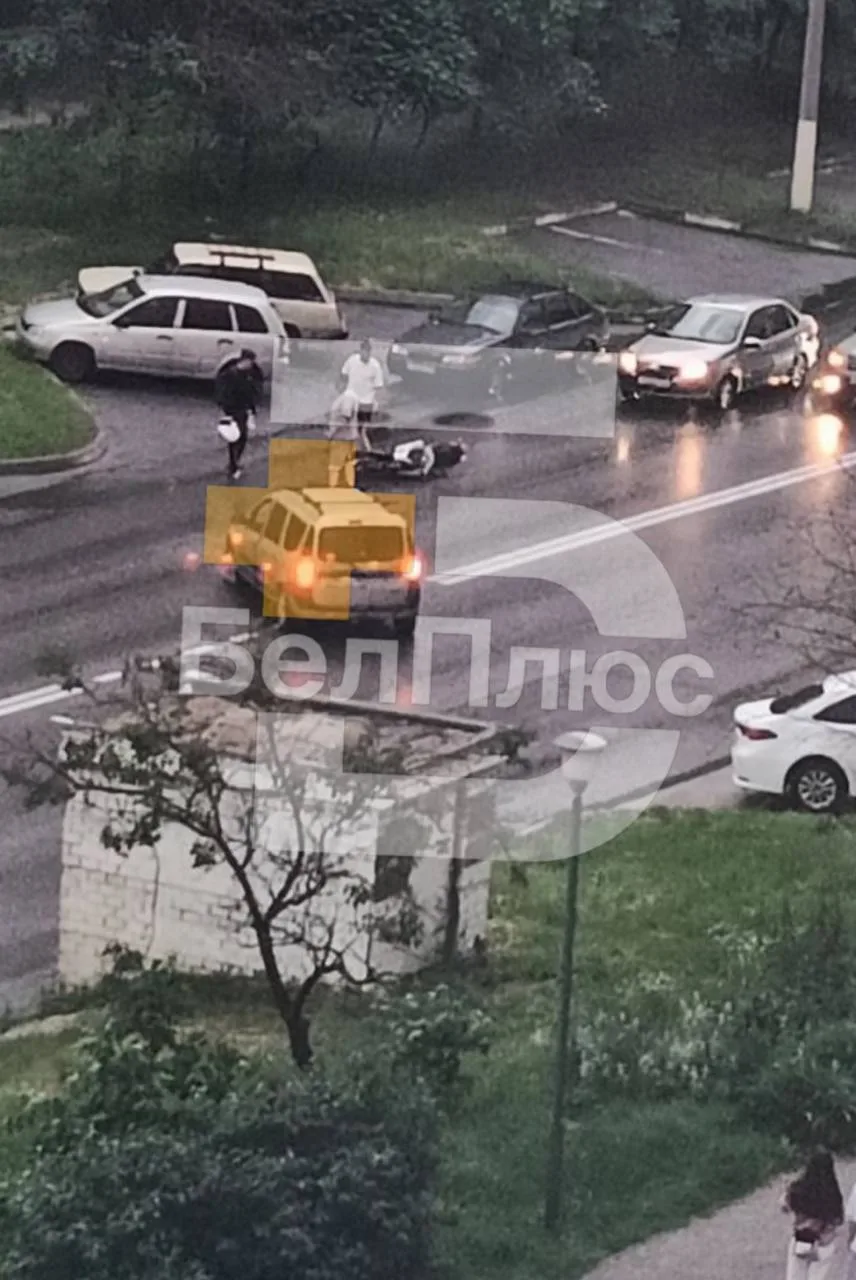 Сегодня в Белгороде на улице Будённого столкнулись мотоцикл и легковушка

Подробности аварии неизвес