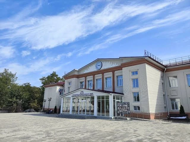 С 2022 года в ЛНР восстановили и отремонтировали более 700 объектов образования, сообщи...