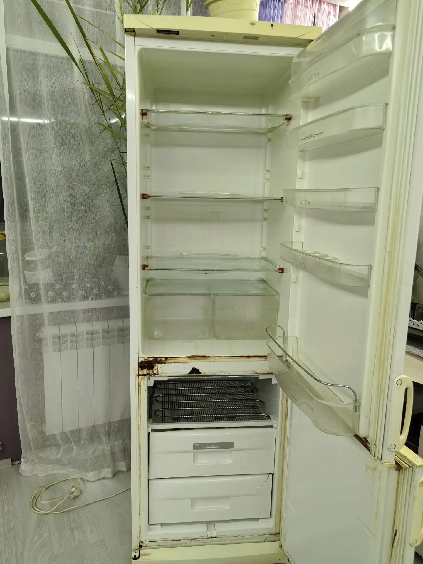 Отдам даром. Перестал работать. Энгельс..самовывоз. Пишите в личку.
