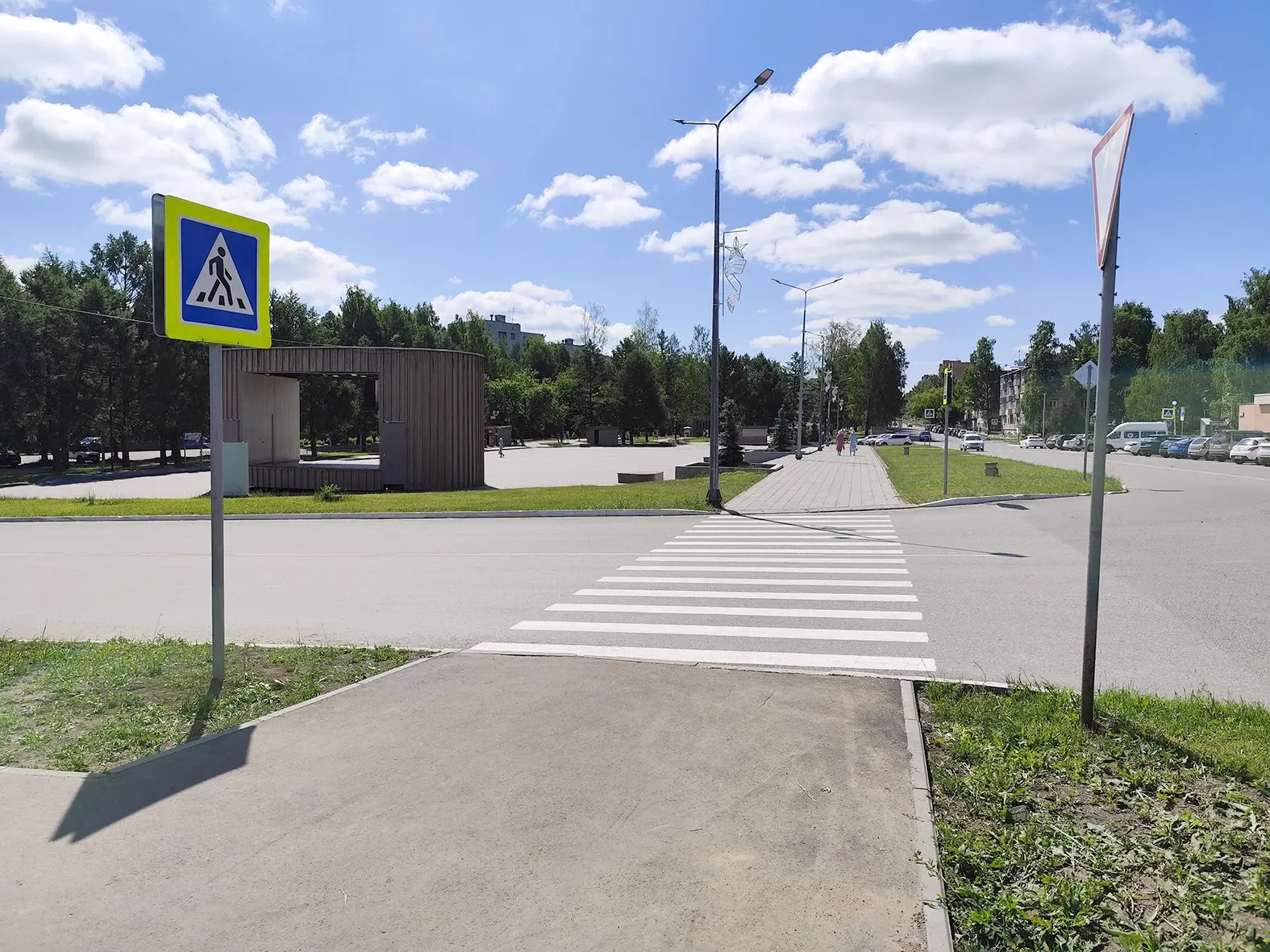 На улице Терещенко появился пешеходный переход к парку «Двуречье»