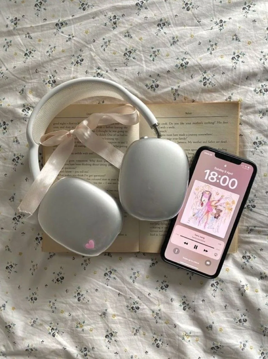 🎧 Мелодии из учительской. Выпуск 4

📖 А мы продолжаем нашу музыкальную летопись! Четвёртый выпуск 
