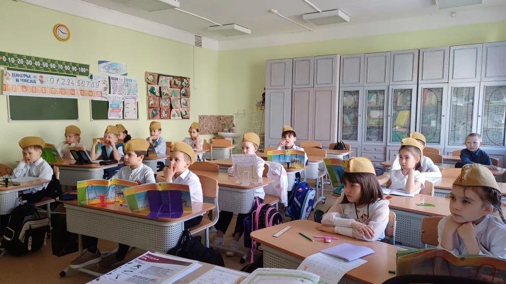 #Пока_мы_помним_прошлое  📍Гимназисты 1а класса, будущие Орлята России, под руководством своего наста