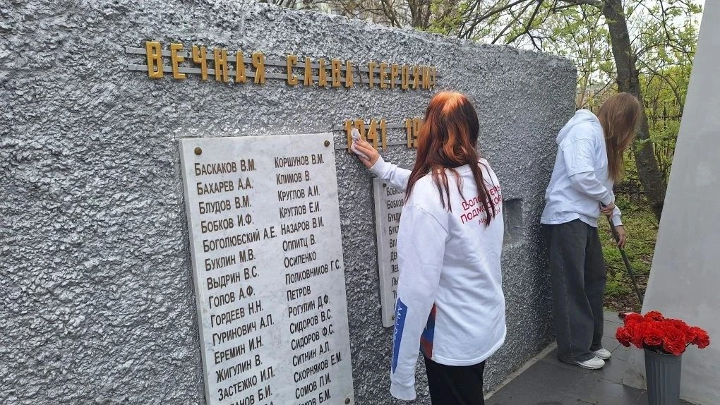 Утром 4 мая в школе состоялась торжественная линейка, посвящённая старту Вахты Памяти в рамках мараф
