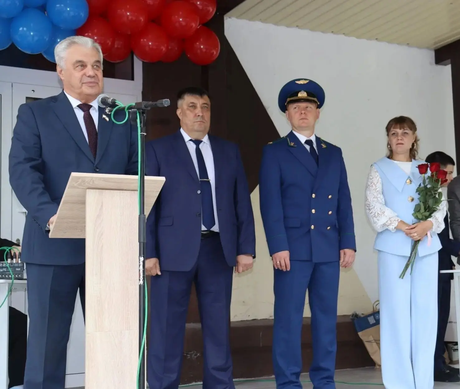 🎉 Первый звонок прозвенел! С Днем знаний!