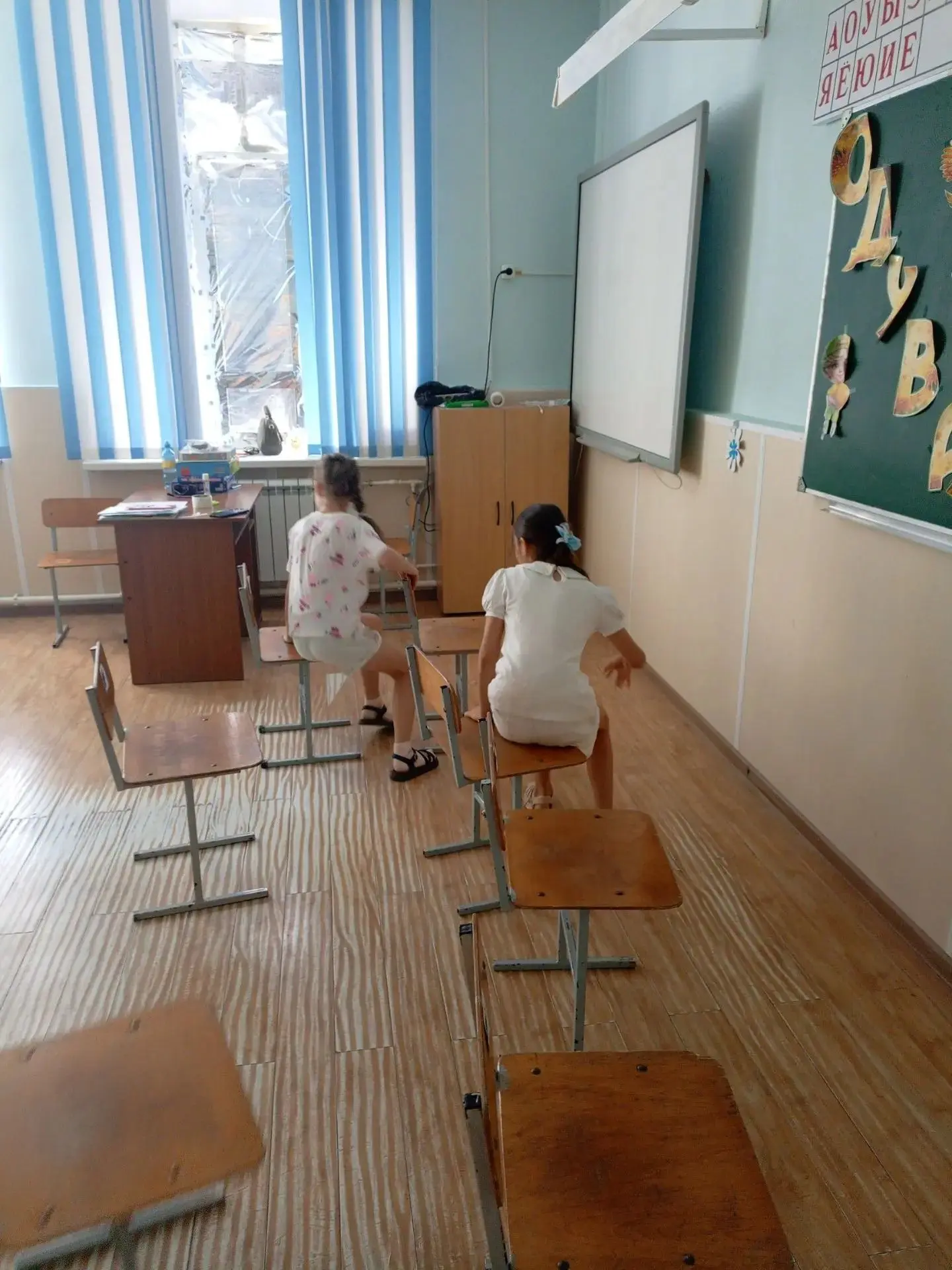 Ребята участвовали в экоигре "Тайны живой природы", играли в "Сафари", "Крокодил", "Угадай животное"