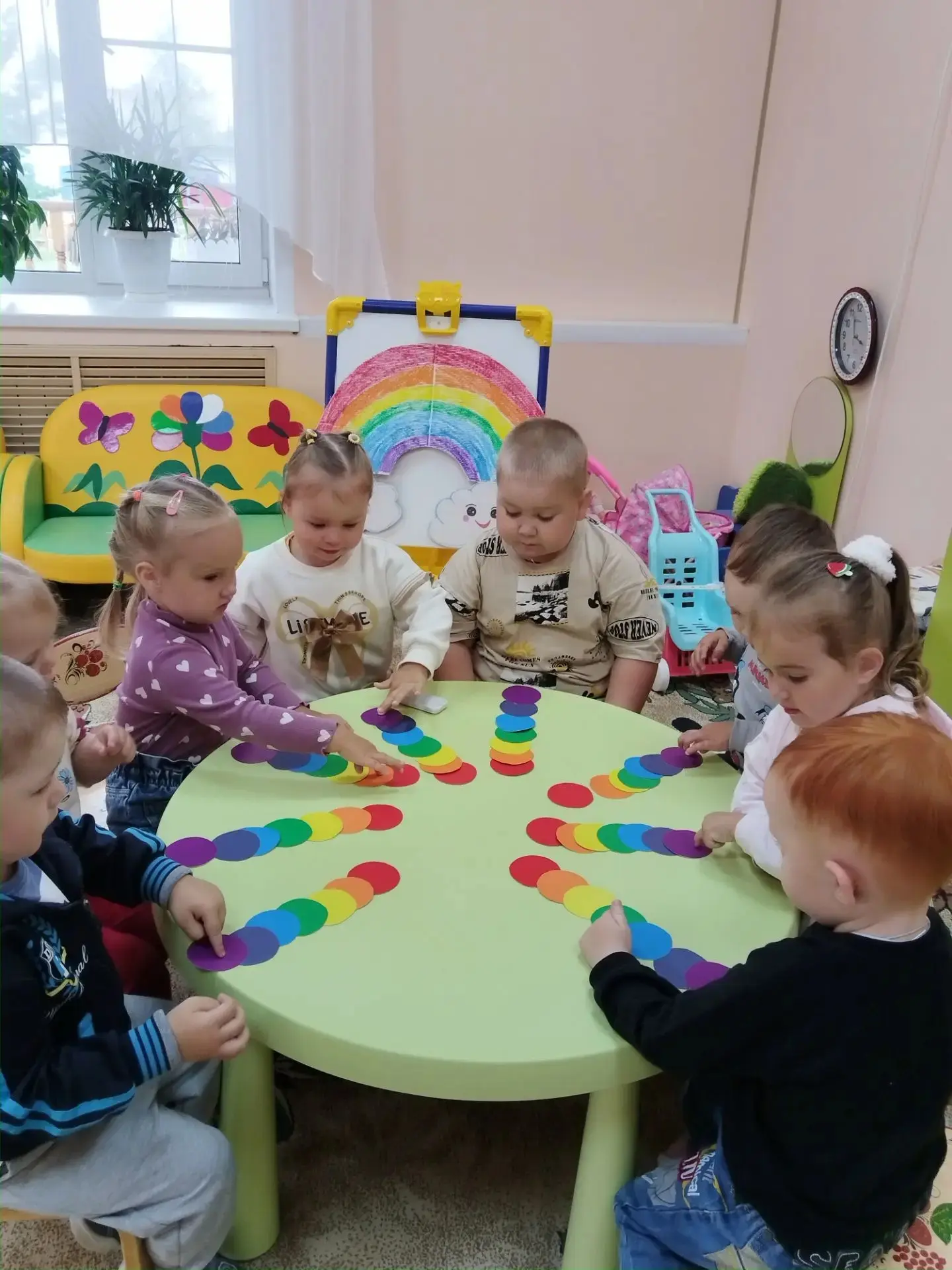 🐝День радуги 🌈
Вот так весело мы учили цвета! 🎨
Сегодня в группе "Пчёлка" прошёл настоящий праздн