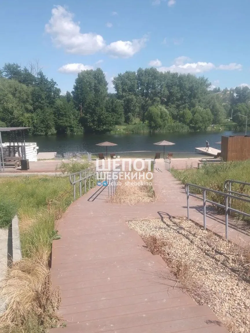 🚧 Оборудованный пляж на мелкопе перекрыли лентой для тех, кто не понял, что купание в ...