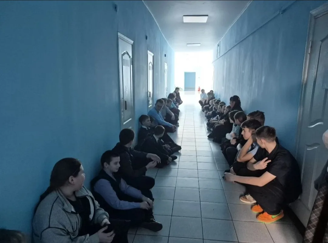 30 января в школе провели учебно-тренировочные занятия на случай нападения БПЛА.