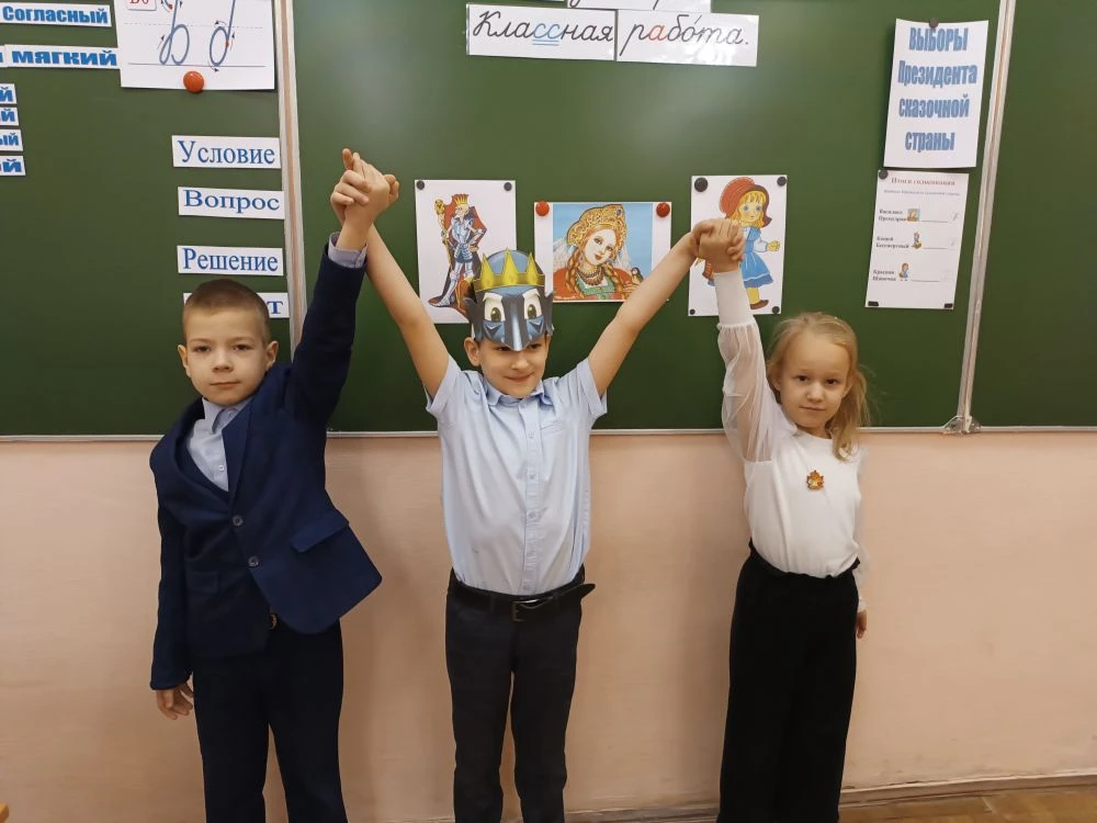 🌟 12 декабря — особенный день! 🌟

Сегодня, 12 декабря, мы отмечаем важную дату в истории нашей стр