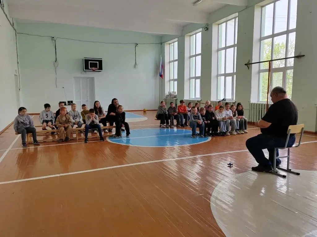 Ребята учились запускать беспилотный летательный аппарат