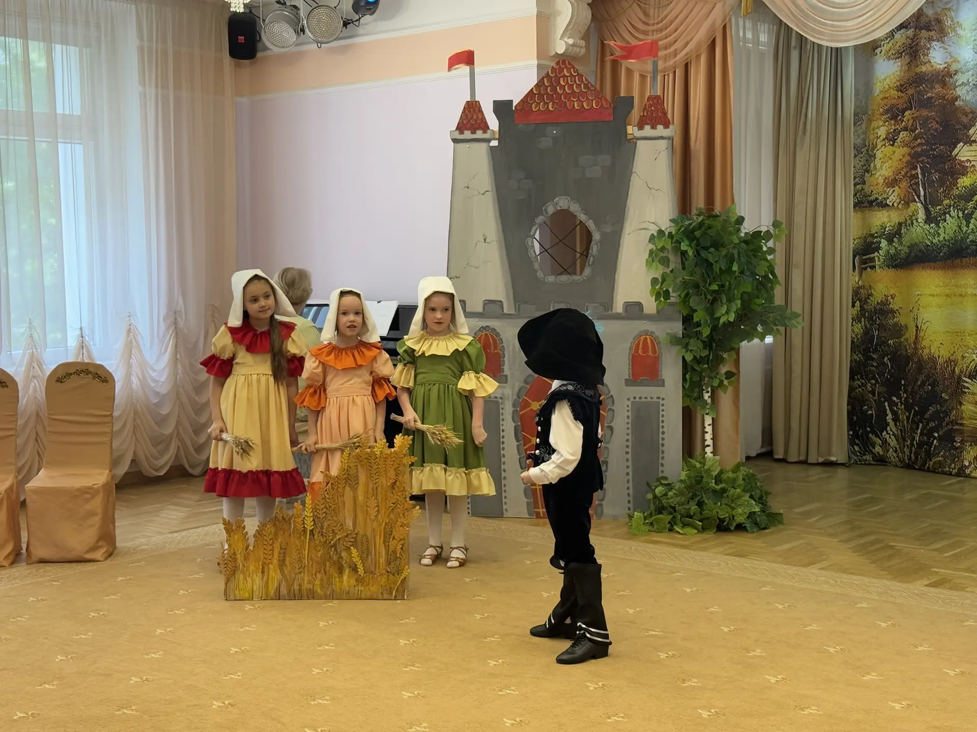 Кот в сапогах 🎭  Досталось трём братьям от отца наследство. Старший получил мельницу, средний – осла