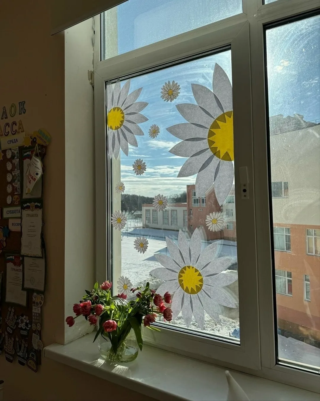 Украшаем окна на весну красивыми ромашками 🌼☀🌼 Варианты оформления окон + Шаблоны! Листайте карусель