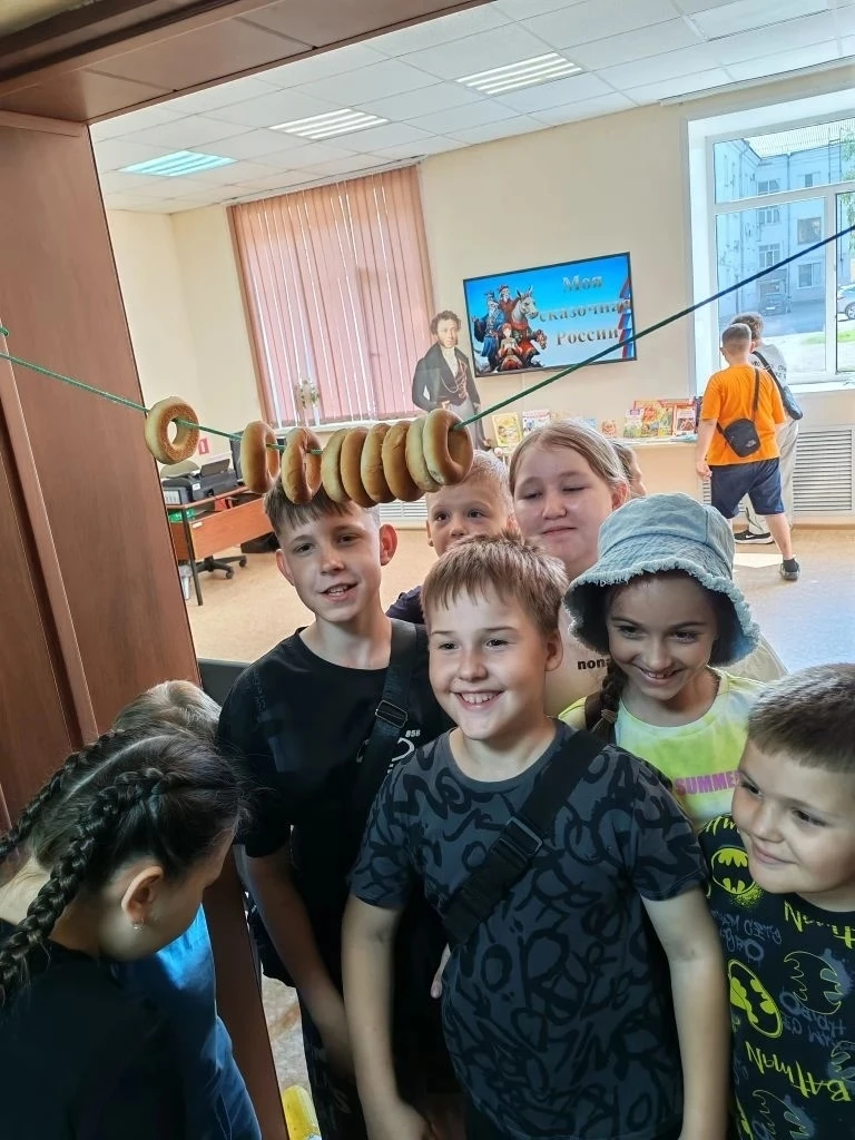 ✨ Сказка, наука и любовь к Родине: «Лунатики» в гостях у библиотеки!

В преддверии Дня России наши ю