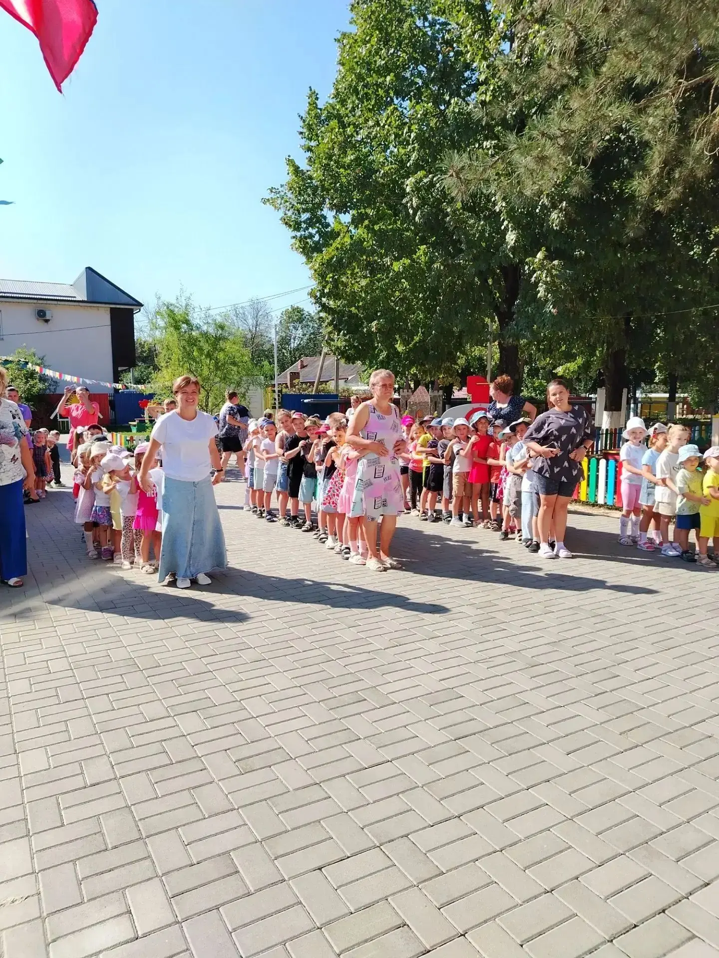 Хоть у нас пока не школа, а всего лишь детский сад,