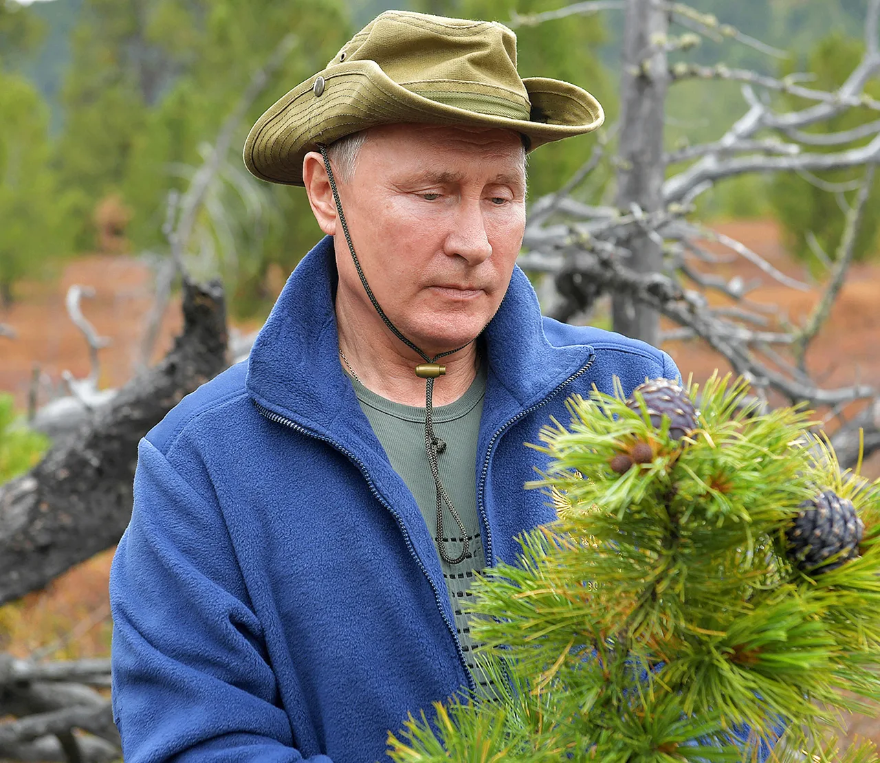 На плечах этого ЧЕЛОВЕКА - отстаивание свободы и справедливости. Владимиру Путину испол...