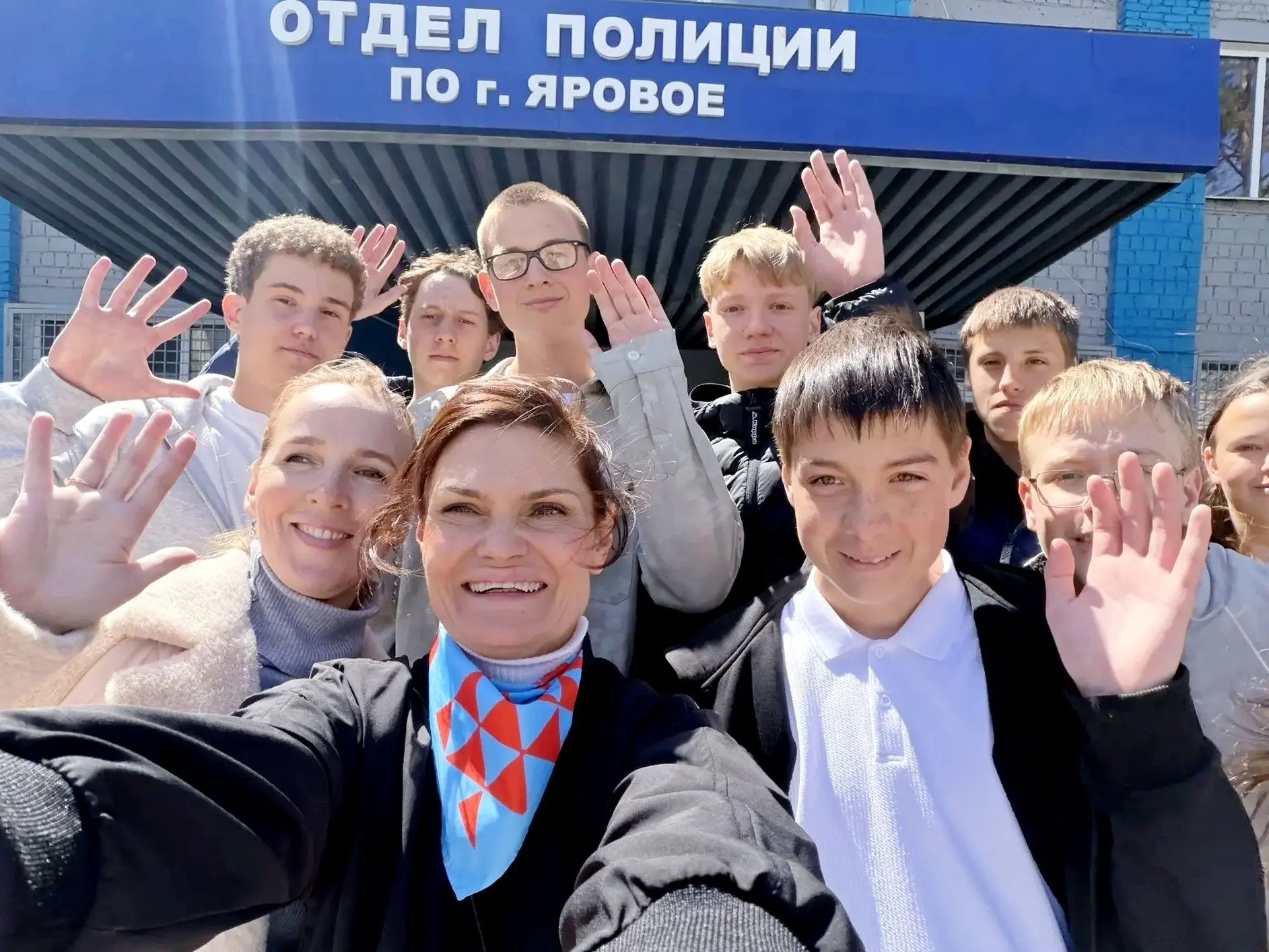 Первые 8Б побывали на экскурсии в отделе полиции по городу Яровое и ближе познакомились...