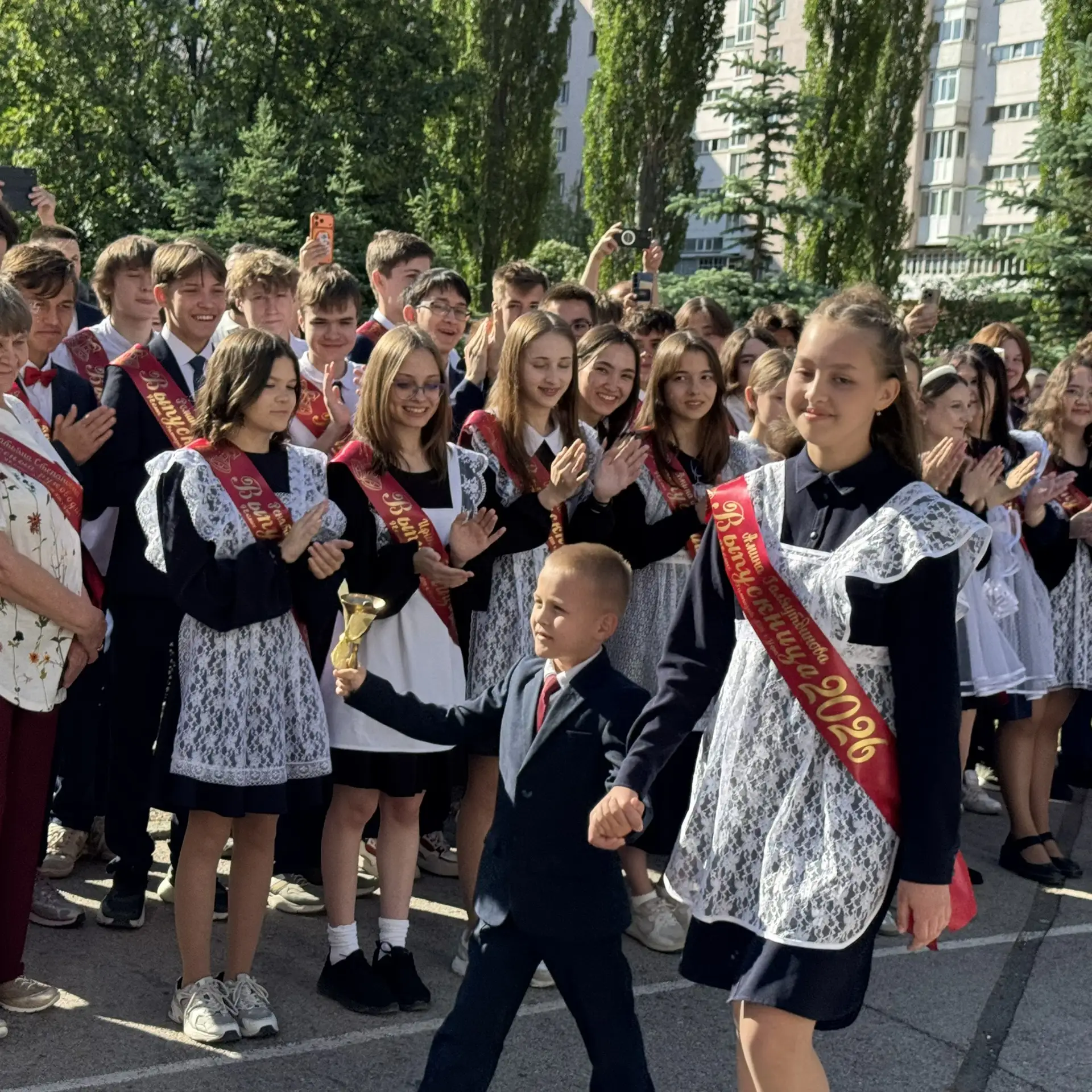 🔔 Отгремел по всей стране Последний звонок — самый трогательный праздник, прощание с б...