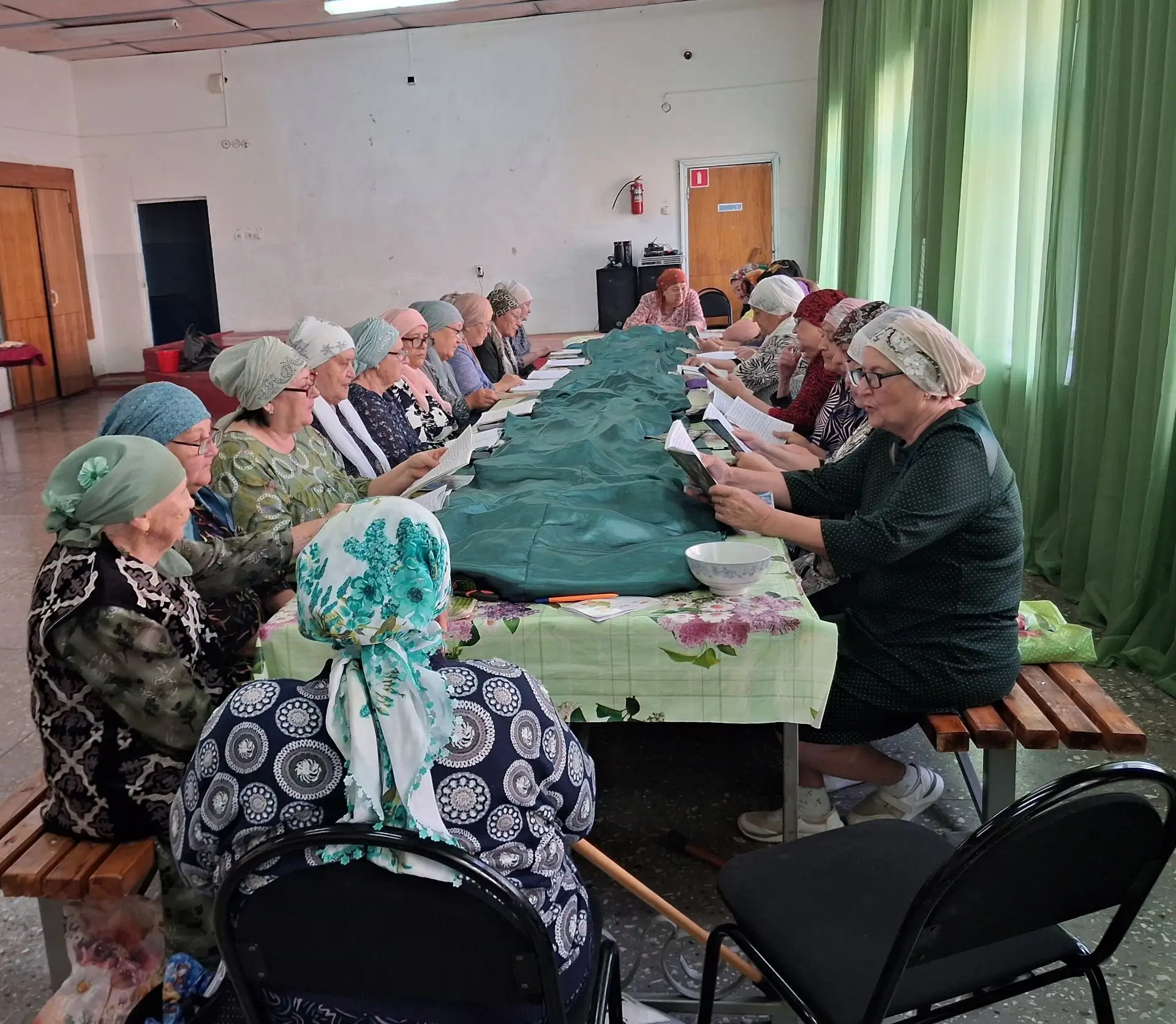 Сотрудники Дома культуры аула Малый Барханчак совместно с ведущим библиотекарем С. Т. Ш...