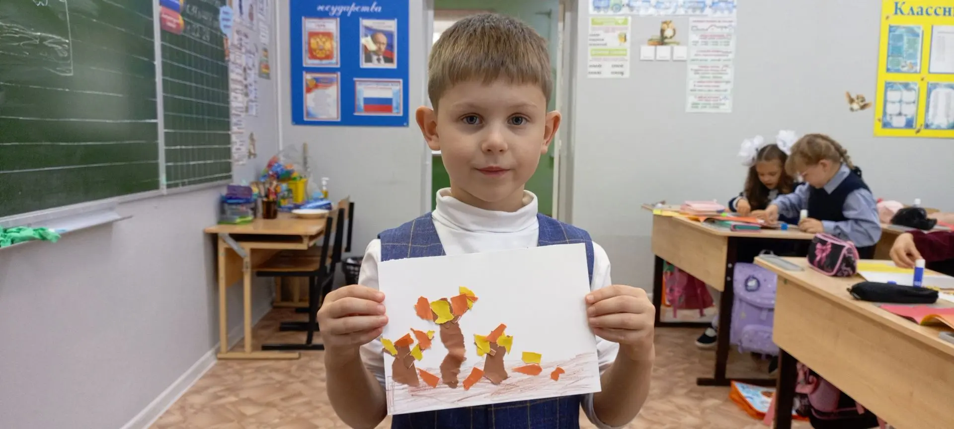 На занятии кружка Бумагопластика наши юные творцы создали свои первые работы в технике ...