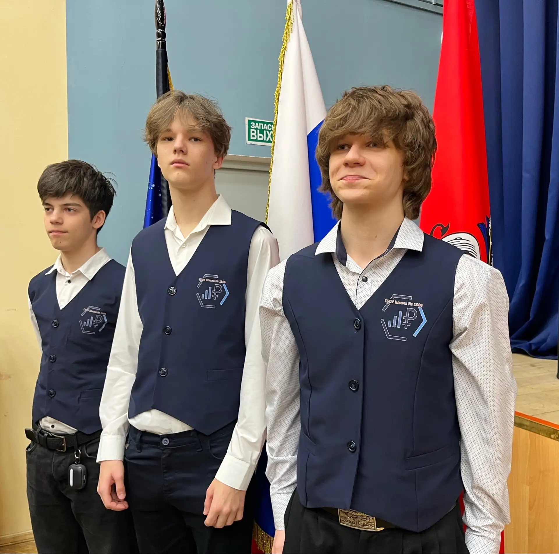 🇷🇺🤍Новую неделю мы начали по традиции с торжественной церемонии поднятия государственного флага Росс