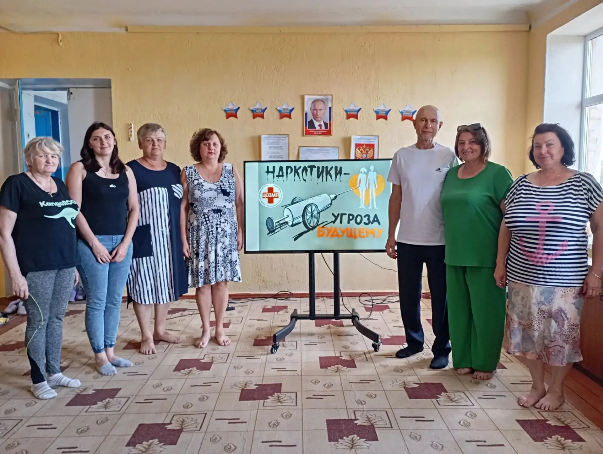 🗨️В Таврийском поселковом клубе прошла беседа для старшего поколения о борьбе с употреблением нарко