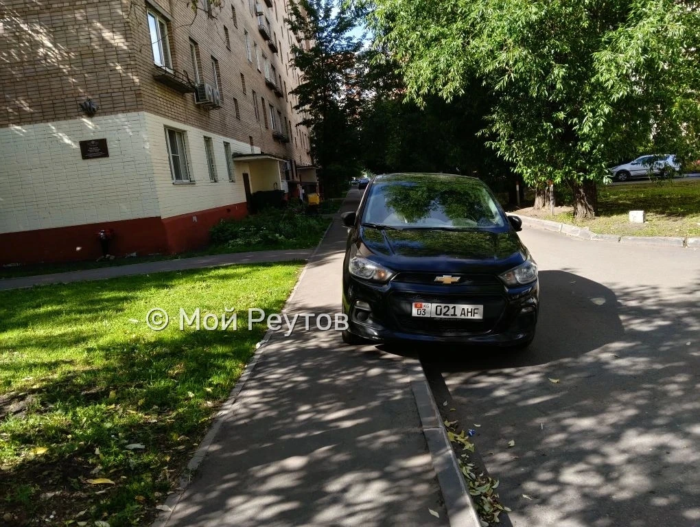 ‼️ 19.06.26г. 9.00 проезд Садовый дом1. 
Владелец данного авто похоже вообще ПДД РФ не знает. Не ред