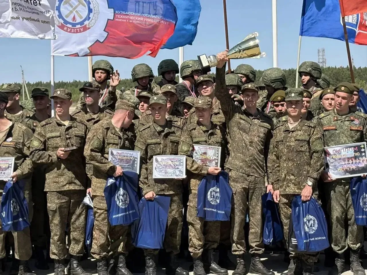 📣 Что нового в ДВФУ? Рассказываем!   • Министр по развитию Дальнего Востока и Арктики посетил ДВФУ. 