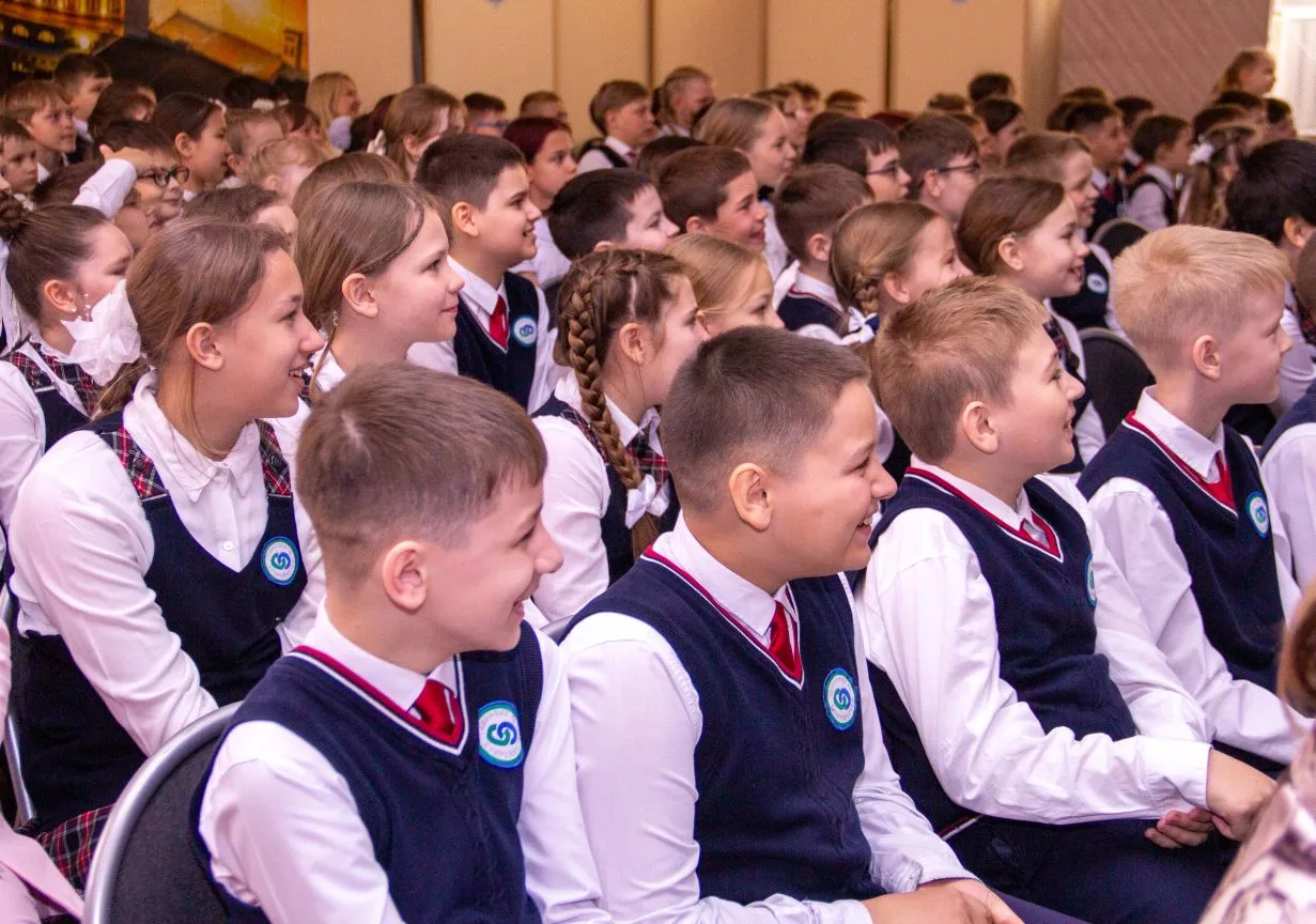 Наши умные, озорные, красивые и веселые четвертые классы попрощались с начальной школой!🌟