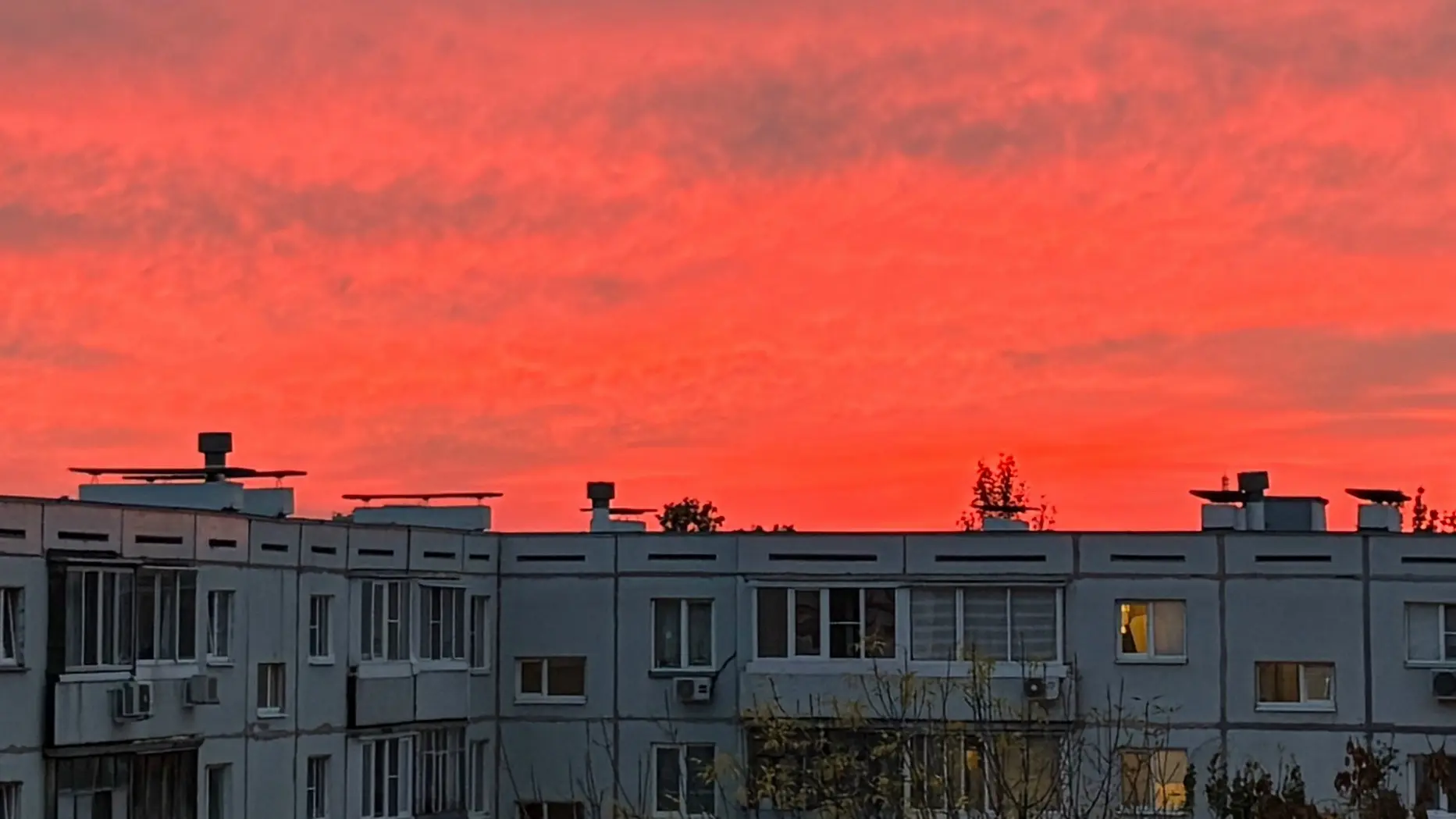 🌅Розово-алый закат заходил сегодня в Тольятти. Как же красиво! Заходи ещё 🥹