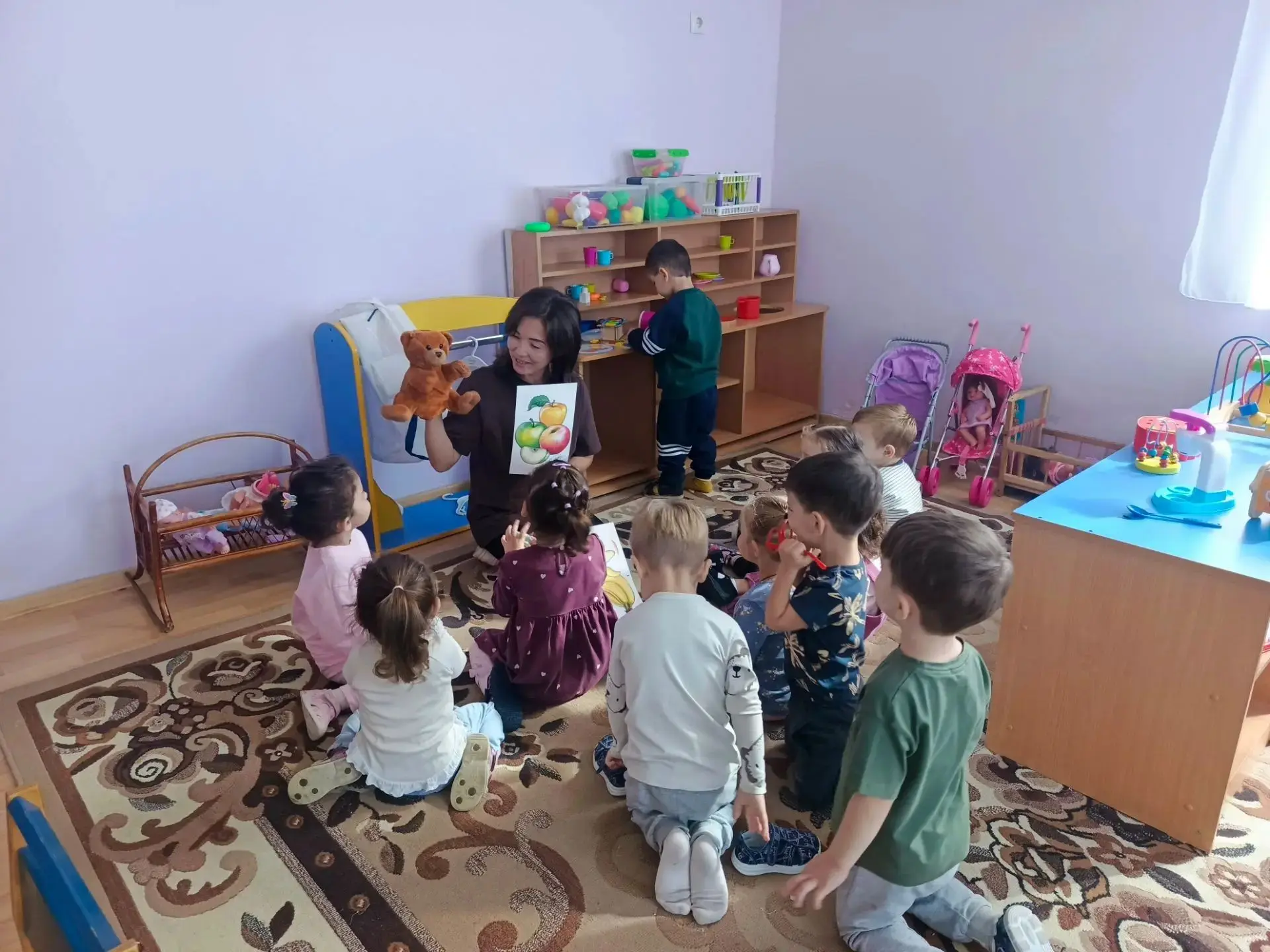 Во второй младшей группе «А» прошло увлекательное занятие «Пластилиновые заплатки» 🎨👶...