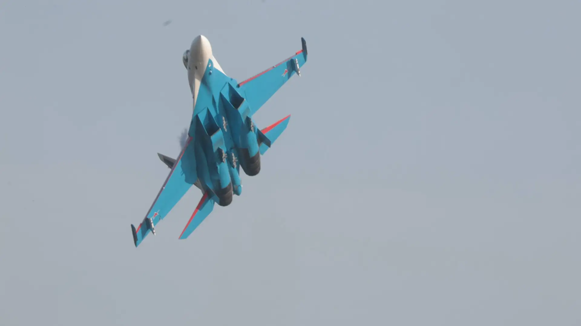 "Талантливый" пилот-самоучка получил штраф за опасность✈️