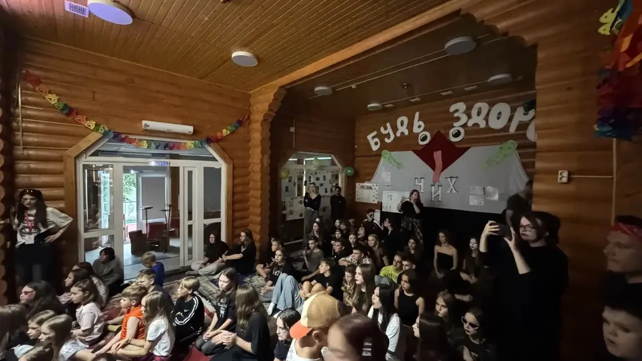 🎸 Вчера в «Лесном озере» гремел настоящий рок-концерт! 🔥

Вечером прошёл долгожданный Рок-чарт, и 