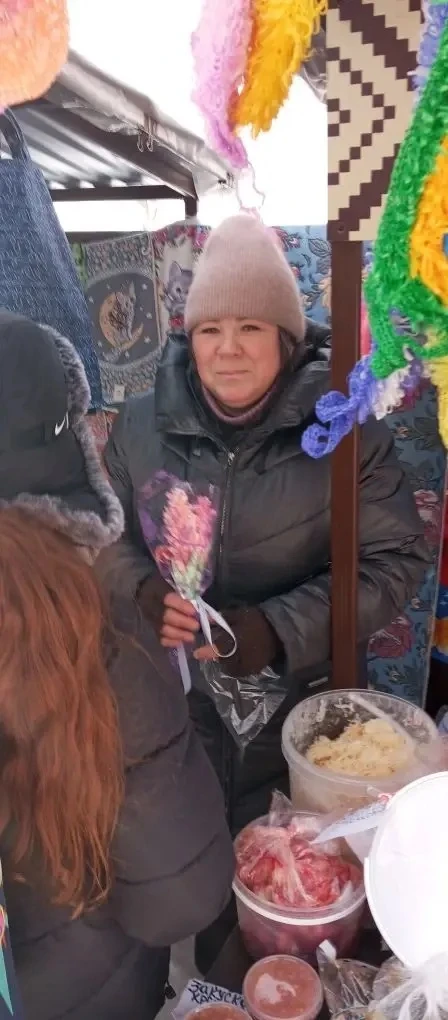 💐В этот морозный солнечный день  юноармейский отряд «Патриоты» 4 "Д" класса (кл. руководитель Фандее