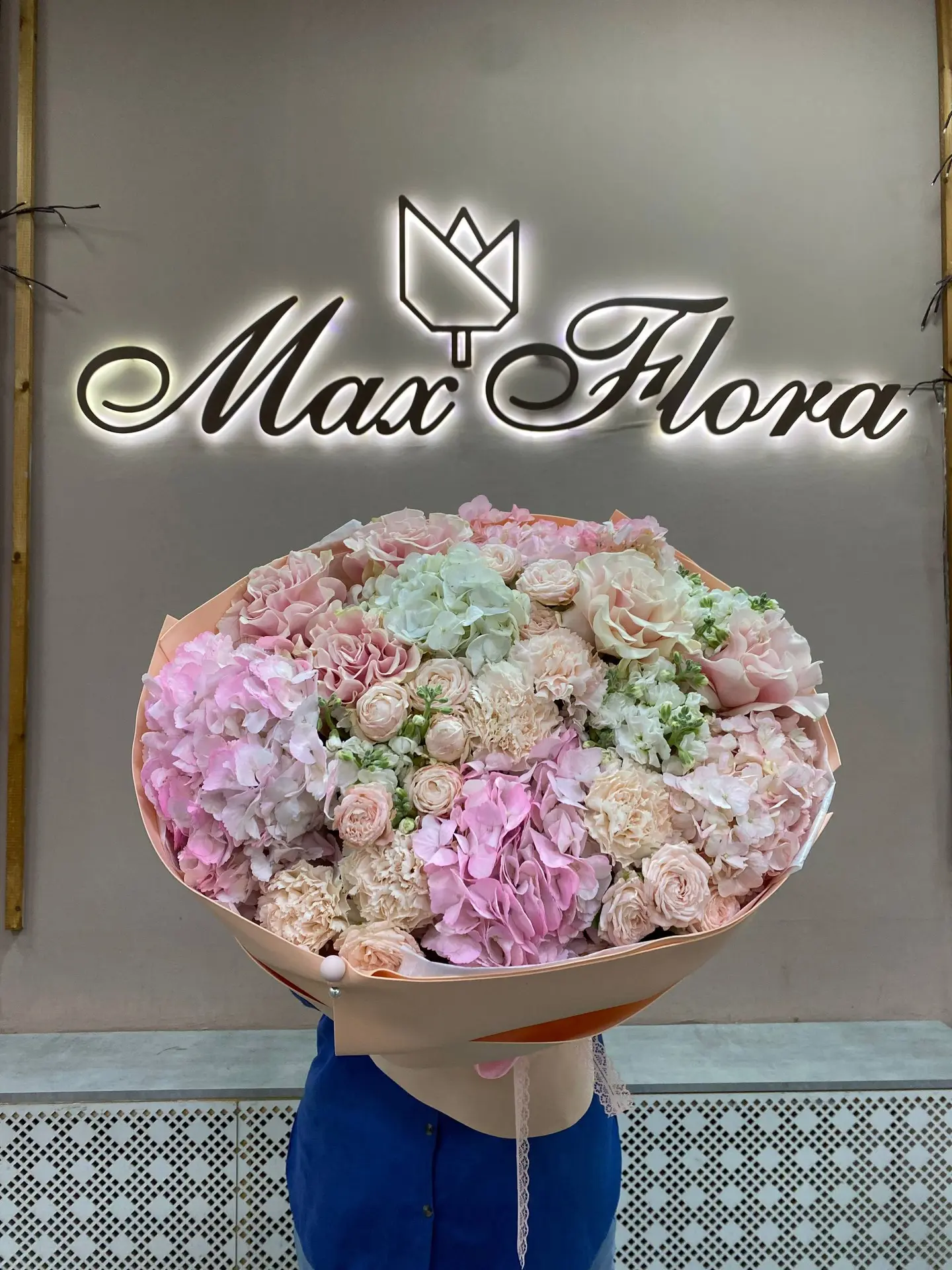 Бесплатная доставка цветов https://maxflorabuket.ru/collection/bukety