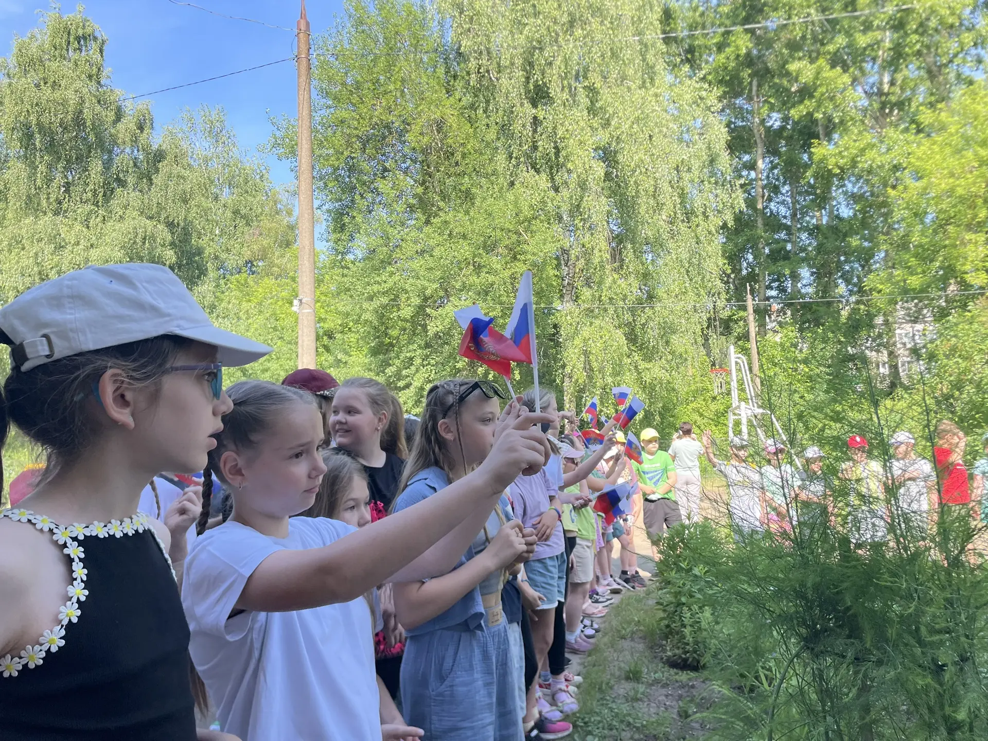 🗓️ Девятый день в пришкольном лагере прошёл в атмосфере праздника и единства — он был посвящён Дню 