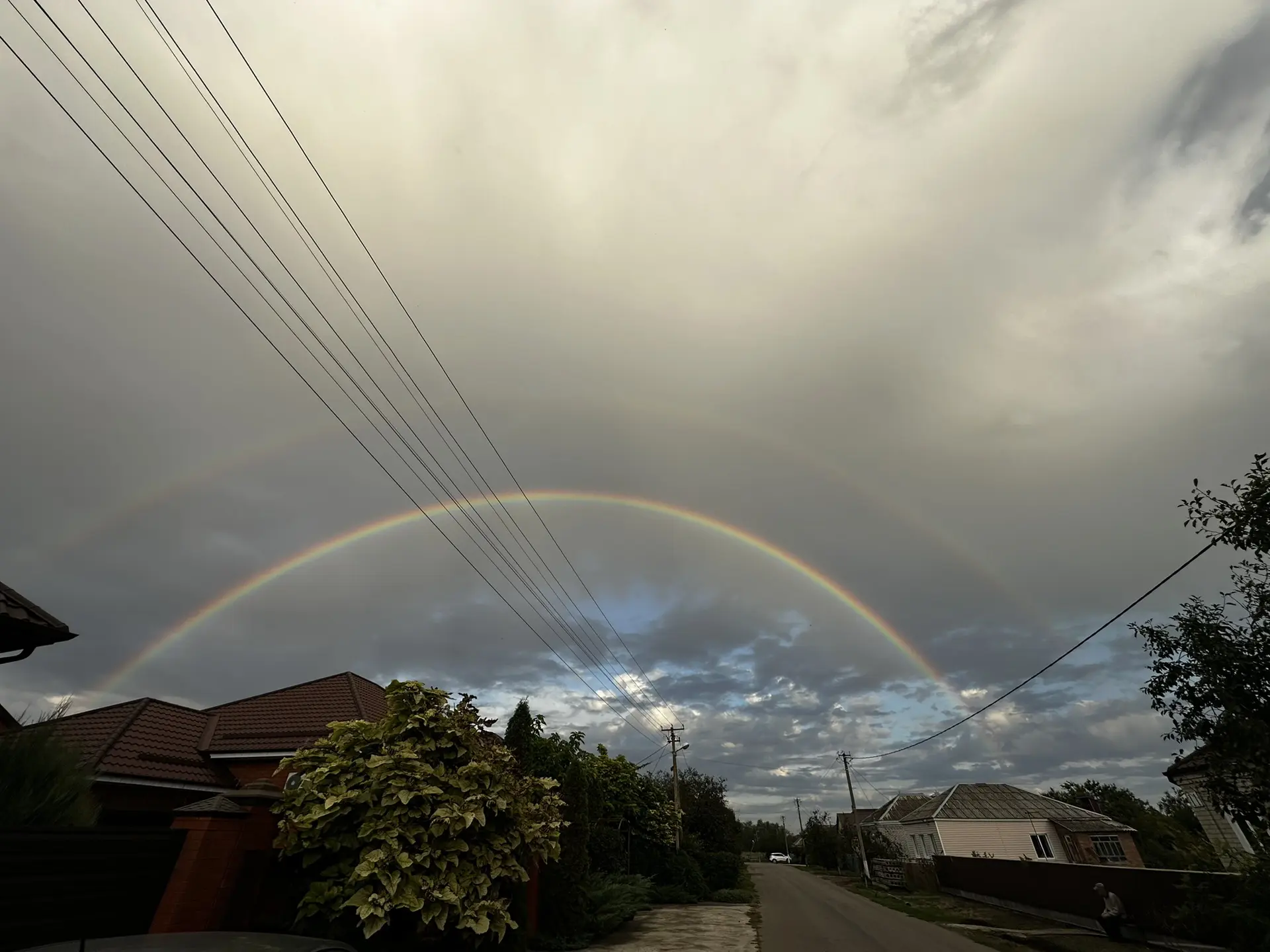 Говорят, если найти конец радуги — сбудутся желания. 🌈