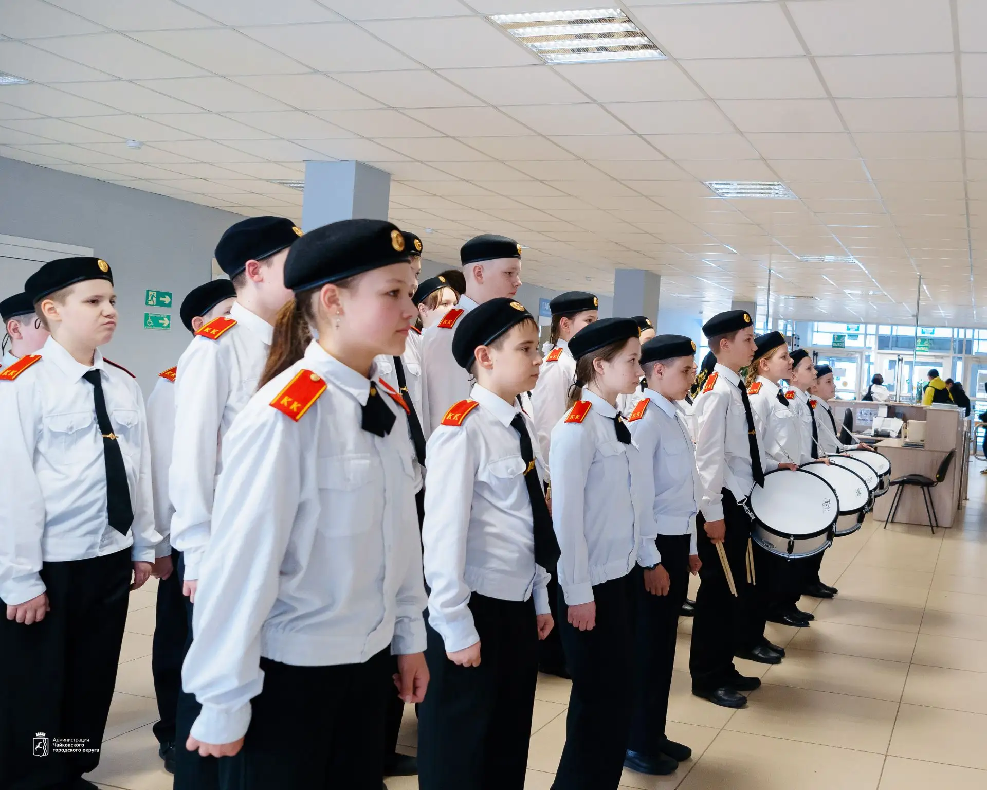 В школе «НьюТон» — день высоких гостей! 🌟 8 апреля здесь развернулась настоящая встреча поколений и 