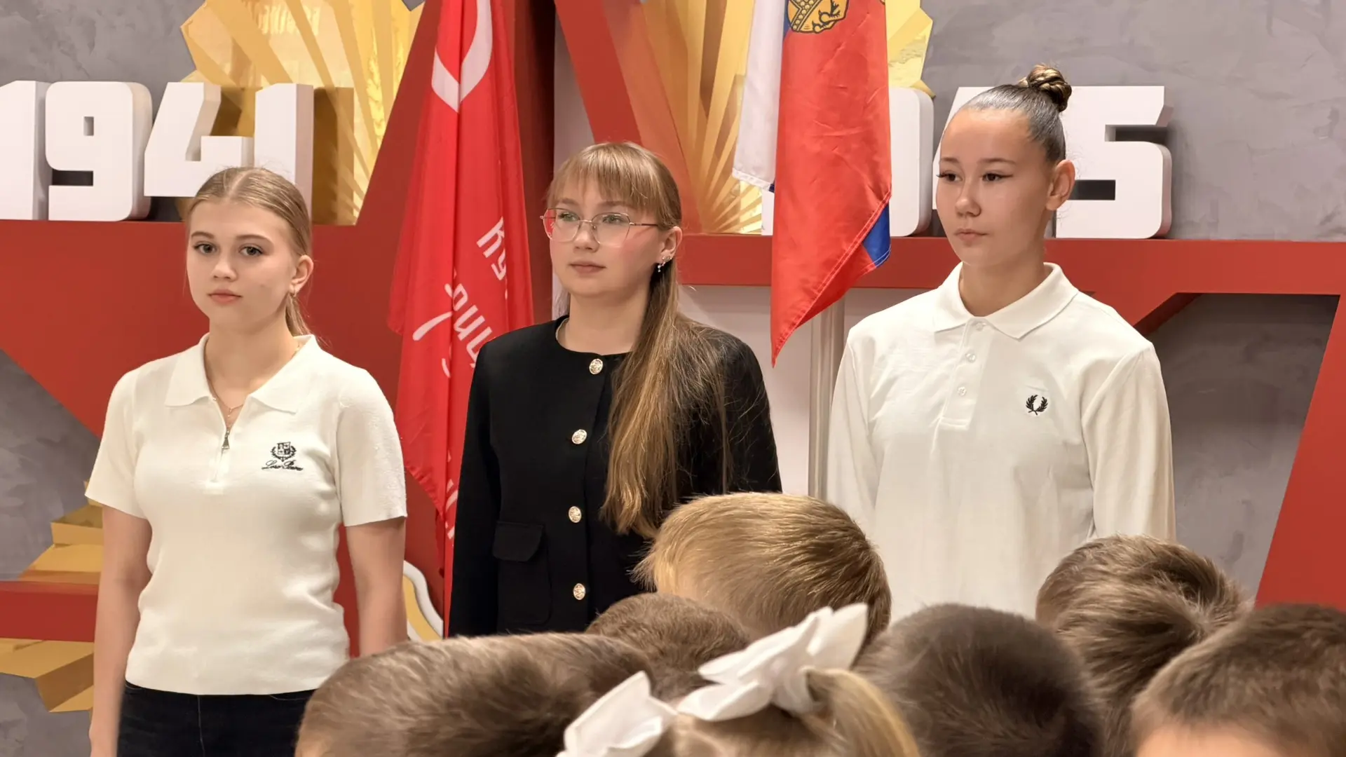 🇷🇺 Новая учебная неделя начинается с традиции