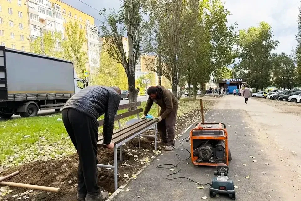 В Тольятти по просьбам жителей на двух улицах установили скамейки