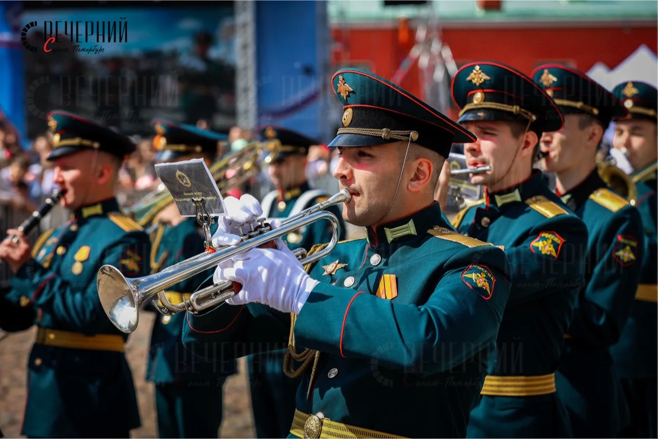 🎺 Военные оркестры возродили исторические традиции петровской эпохи 

12 июня в Петропавловской кре