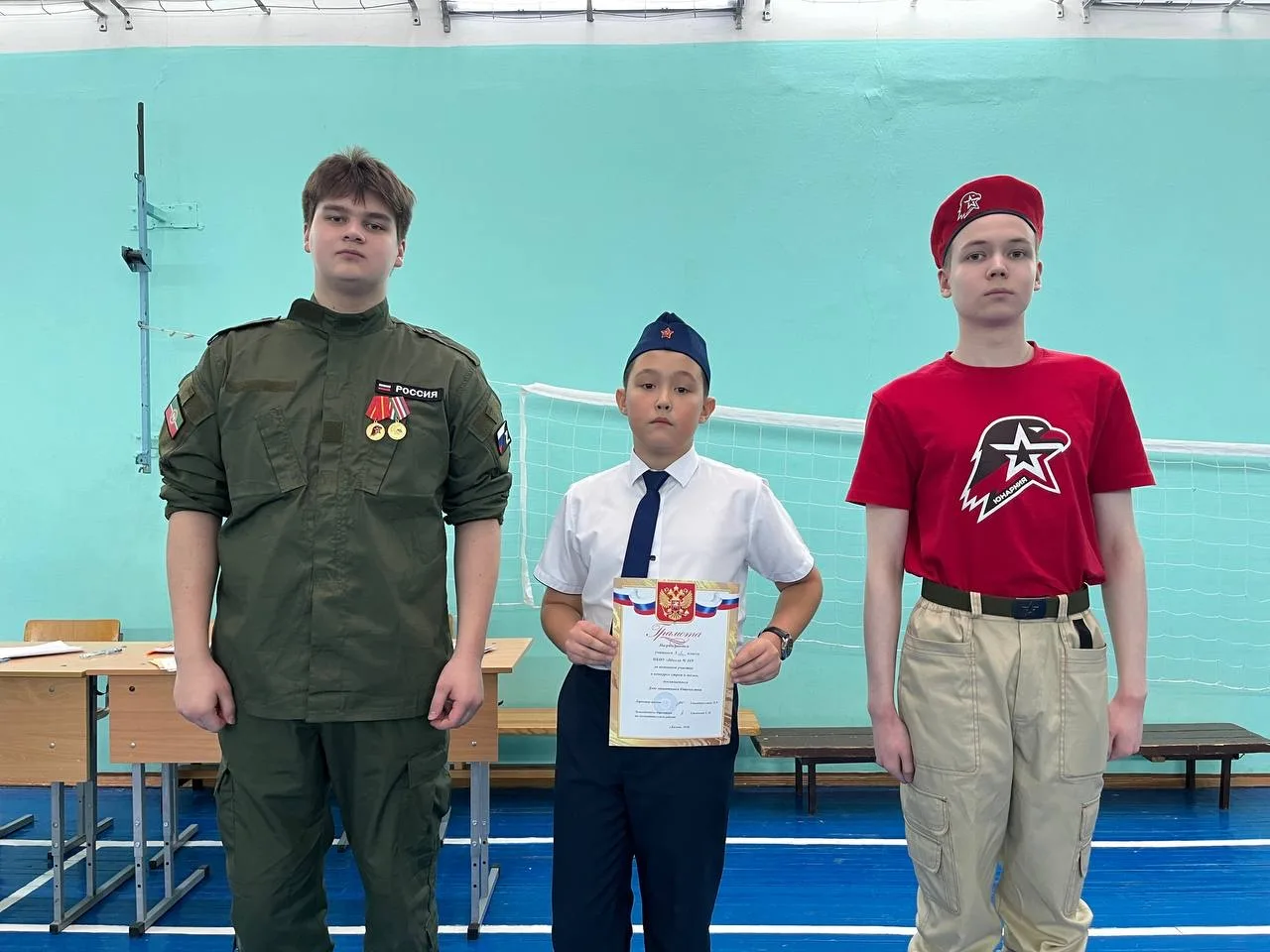 3-и и 5-е классы на смотре! 🥁  Сегодня в школе прошёл смотр строя и песни для 3-х и 5-х классов. 🌟  