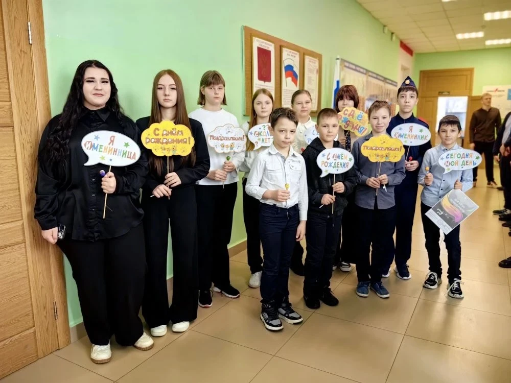 Утро понедельника 16 марта 2026 года в школе традиционно началось с торжественной линейки, церемонии