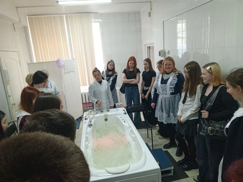 👩‍⚕️👨‍⚕️Сегодня наши ученики 9-х и 10-го классов побывали на увлекательной экскурсии в детской полик