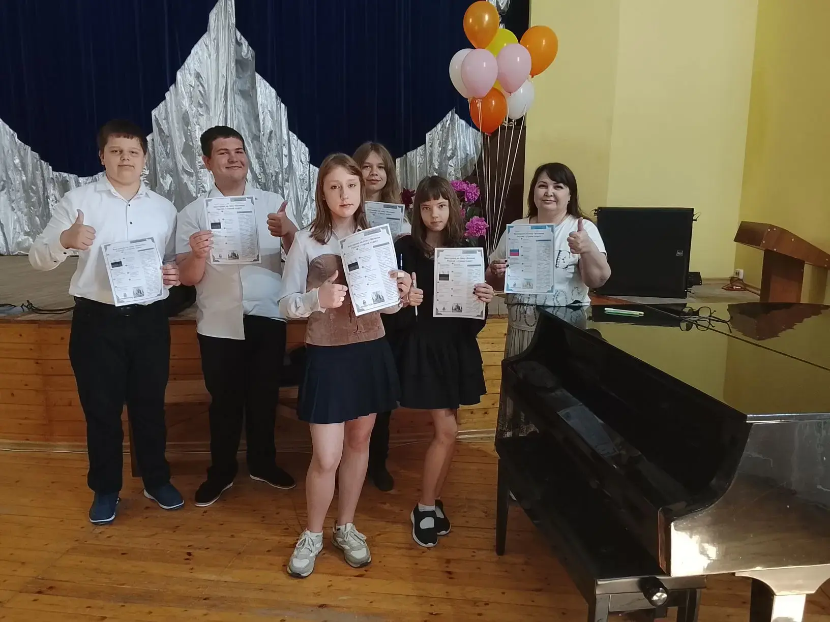 Новость 😃👍✍

В Краснояружской детской школе искусств 🎨📚 состоялась увлекательная викторина на те