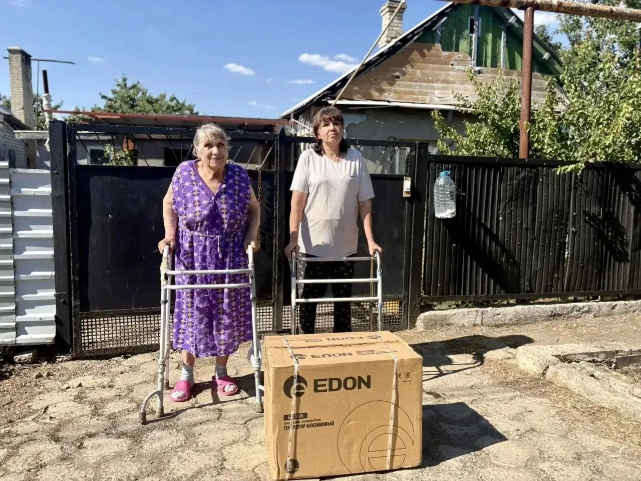 Ещё несколько семей Волновахи получили гуманитарную помощь от ямальских строителей